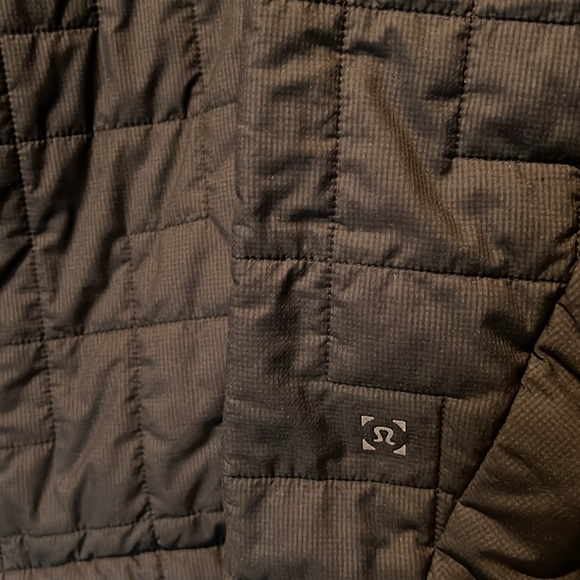 Lululemon light puffer excellent condition - Picture 3 of 4